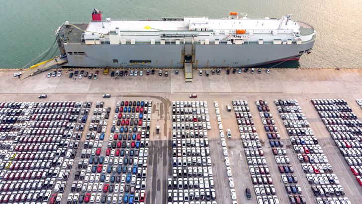 Импорт китайских автомобилей в Россию в 2023 году вырос почти втрое