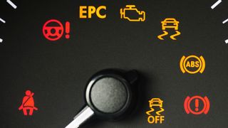 Индикаторы на панели приборов