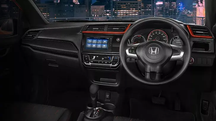 Интерьер Honda Brio