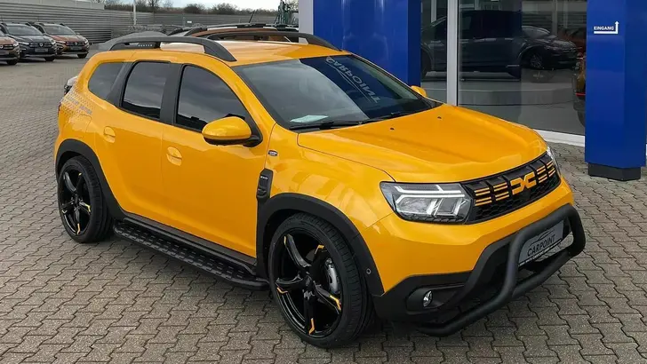 Кроссовер Duster получил новую спецверсию CarPoint Yellow Edition с заниженной подвеской