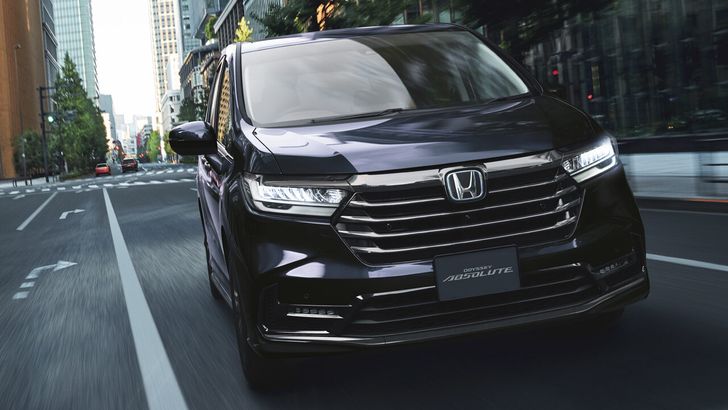 В Россию привезли новые гибридные минивэны Honda Odyssey