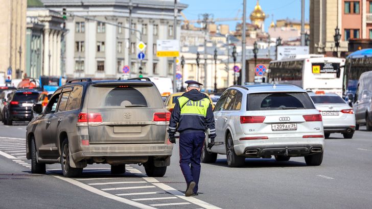 Водителей предупредили о штрафе до 15 тысяч рублей: за что могут наказать