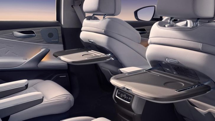 Интерьер Denza N8