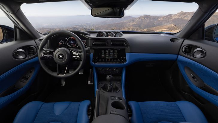 Интерьер Nissan Z