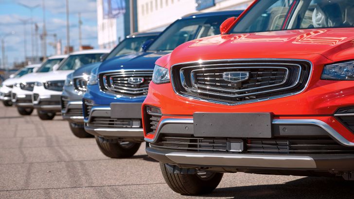 Названы самые подешевевшие в марте автомобили с пробегом. Список из 10 моделей