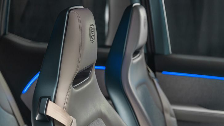 Интерьер электромобиля «Атом»