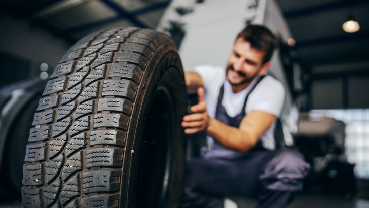 Регионы удивятся: сколько стоит «переобуть» машину в Москве и Подмосковье