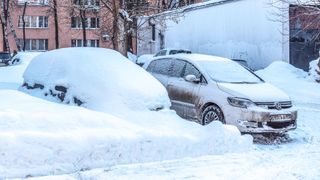 Автомобили в снегу
