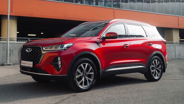 В России резко подешевел самый популярный кроссовер Chery. Сколько он стоит теперь