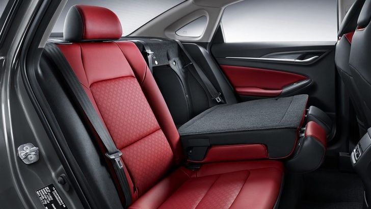 Интерьер Changan Eado Plus