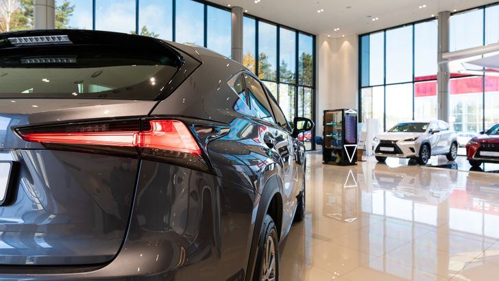 Автосалон Lexus