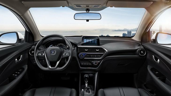 Интерьер Changan Alsvin