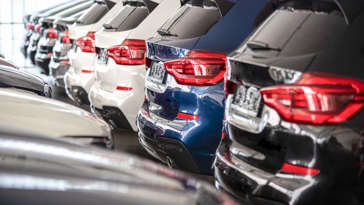 Названы самые популярные цвета автомобилей у россиян