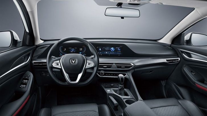 Интерьер Changan Eado Plus