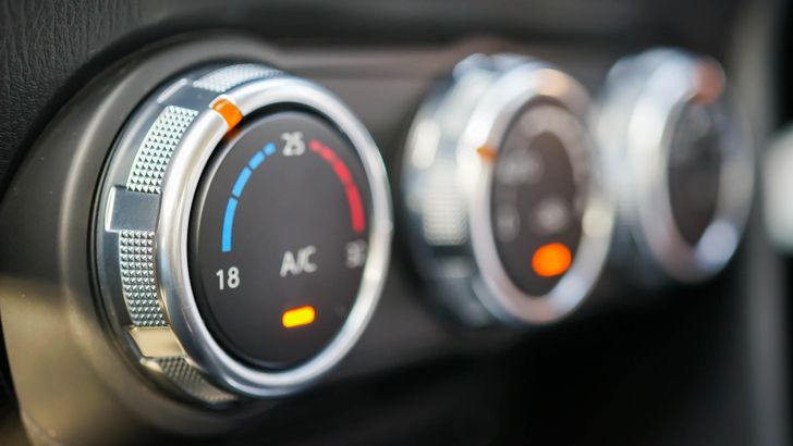 Как правильно прогревать двигатель и салон автомобиля зимой. Эксперт все объяснил