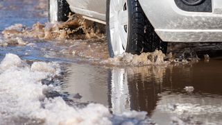 Автомобиль весной