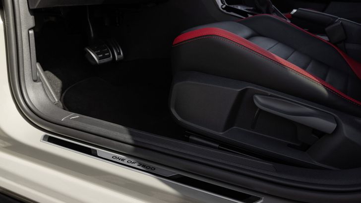 Интерьер Volkswagen Polo GTI Edition 25