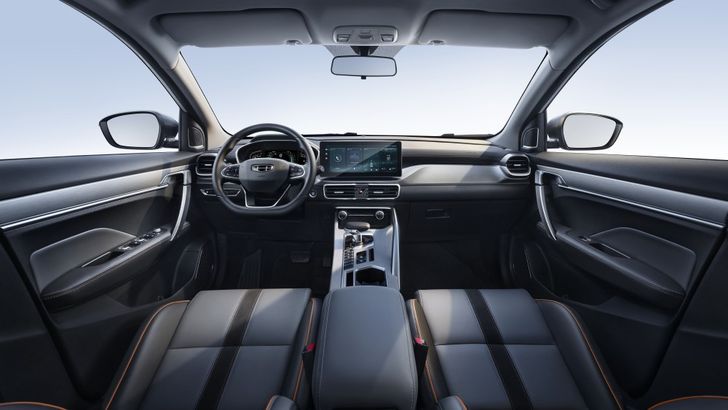 Интерьер обновленного Geely Coolray 2023 года