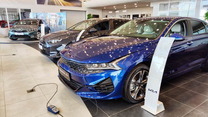 Россияне могут окончательно лишиться многих привычных иномарок. Что к этому приведет