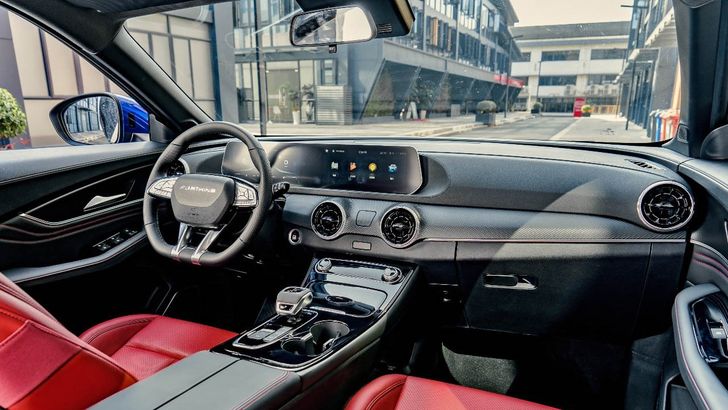 Интерьер Forthing T5 Evo