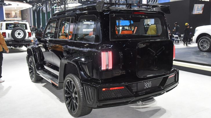 Tank 300 Cyber Knight