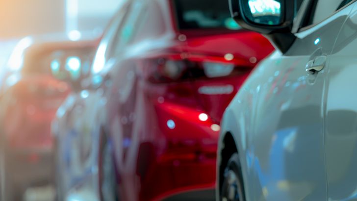 Невероятно, но факт: эти бренды до сих пор продают в России машины 2023 года выпуска