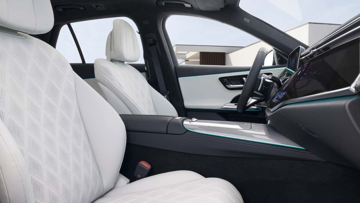 Интерьер универсала Mercedes-Benz E-Class