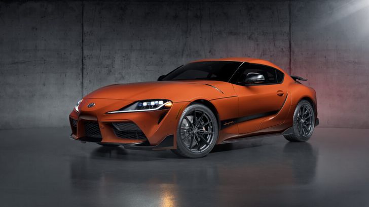 Toyota представила юбилейную версию спорткара Supra
