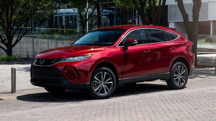 В России резко подешевел один из самых надежных и беспроблемных кроссоверов Toyota