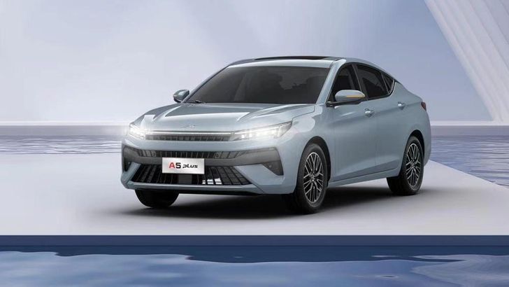 В Китае стартуют продажи обновленного JAC J7, который может появиться в России. Известны цены