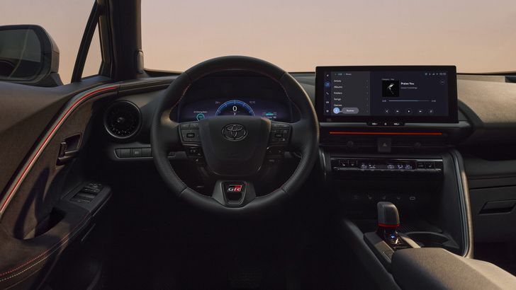 Интерьер Toyota C-HR