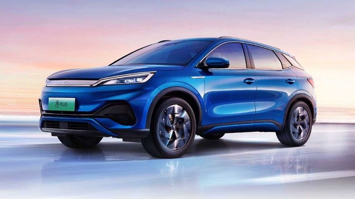 Россиянам стал доступен новый электрокроссовер BYD Yuan Plus. Цена уже известна