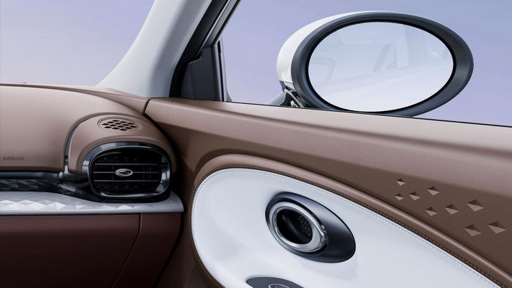 Интерьер Yiwei 3