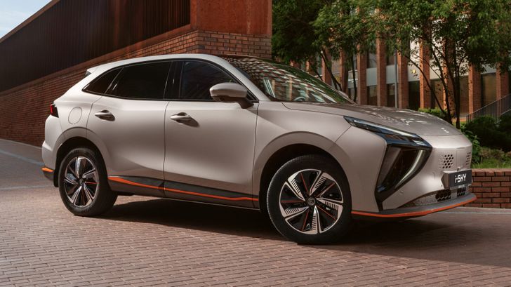 В России подешевел новый кроссовер российской сборки. Сколько он стоит