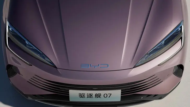 Логотип на капоте BYD