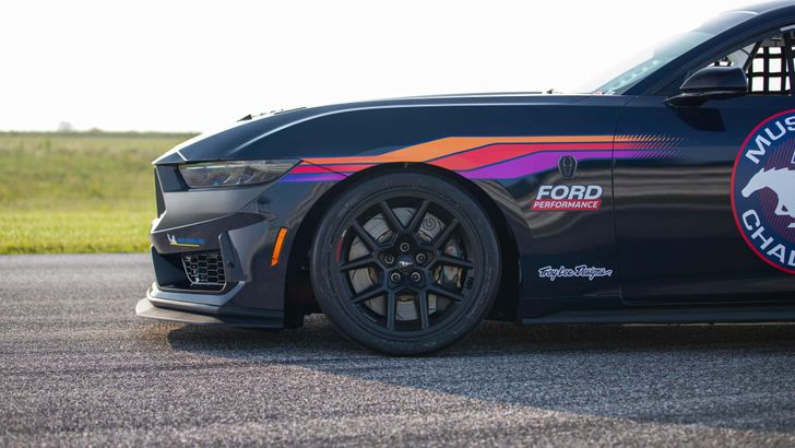 Ford Mustang Dark Horse R