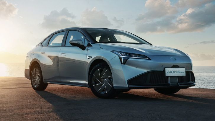 В России появился новый электрический седан из Китая. Сколько он стоит