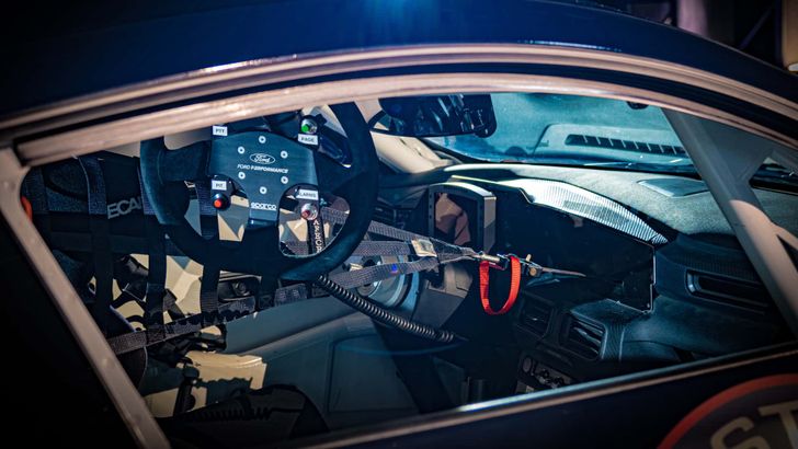 Ford Mustang Dark Horse R