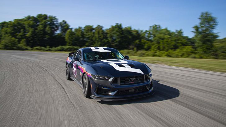Ford Mustang Dark Horse R