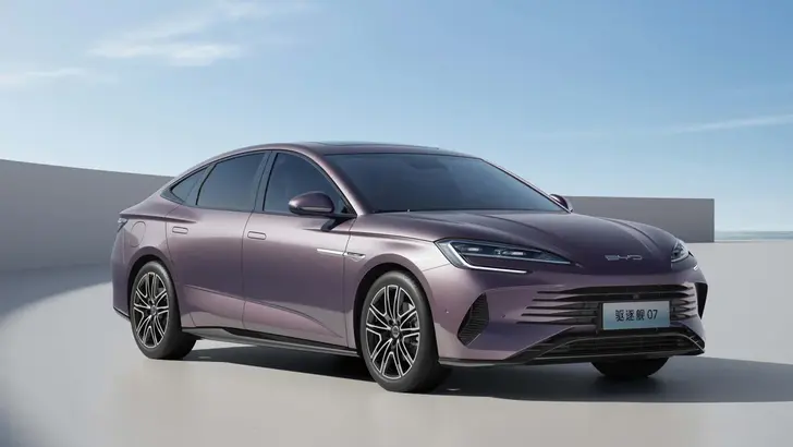 Гибридный седан BYD Destroyer 07 будет запущен в продажу под названием BYD Seal DM-i