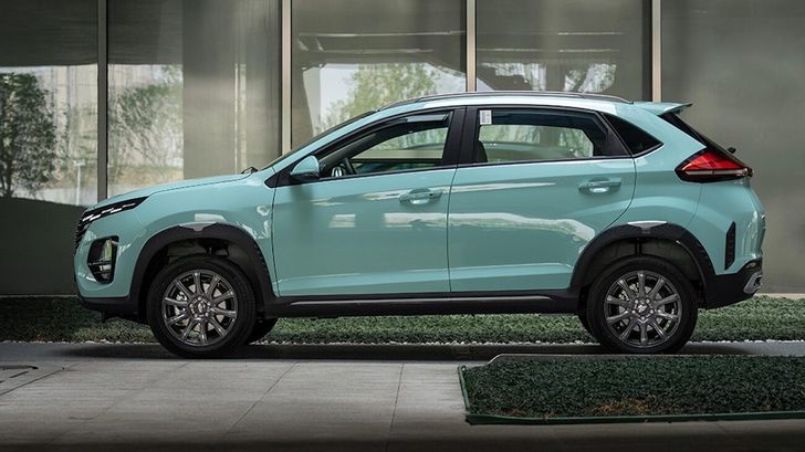 В Россию привезли новый кроссовер Chery. Он стоит чуть дороже двух миллионов рублей