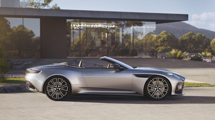 Aston Martin DB12 Volante