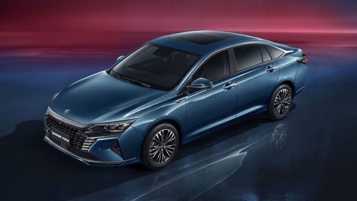 Россиянам предложат новые китайские легковушки российской сборки