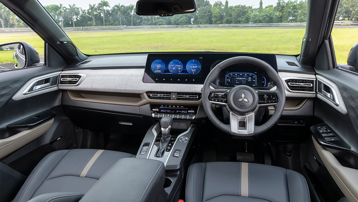 Интерьер Mitsubishi Xforce