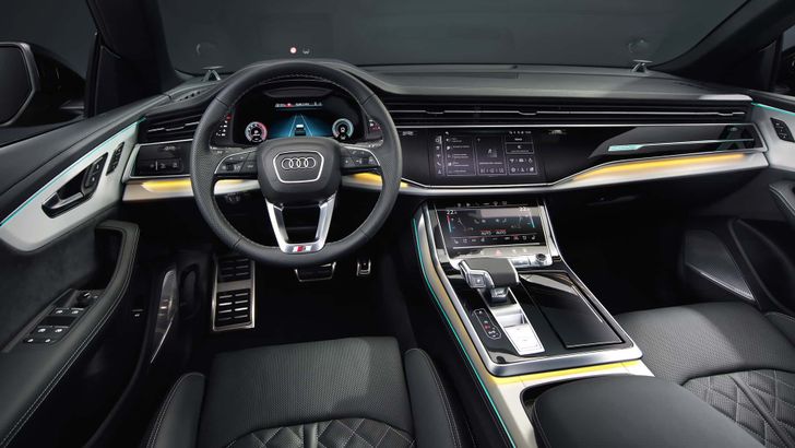 Интерьер Audi Q8
