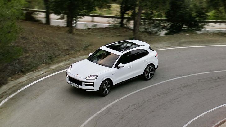 Porsche Cayenne S E-Hybrid 2024 года