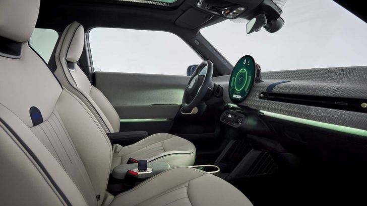 Интерьер Mini Cooper SE