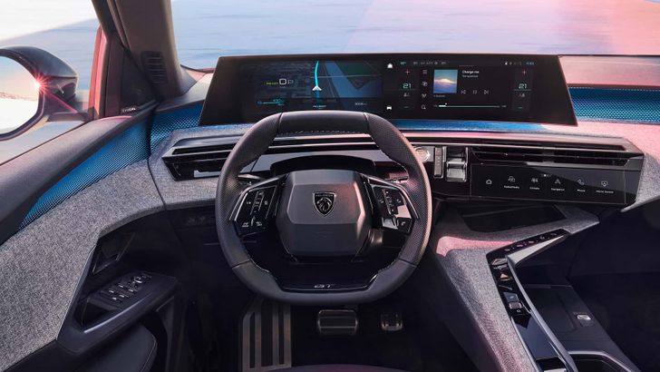 Интерьер Peugeot E-5008