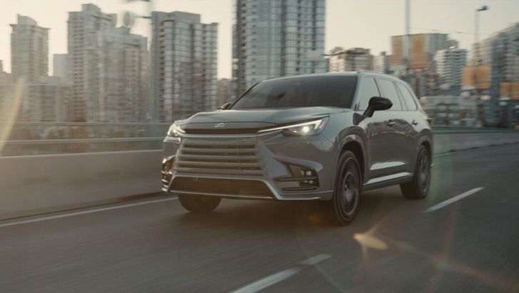 Lexus рассказал о трехрядном салоне нового Lexus TX. Какие у него преимущества