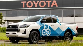 Прототип водородного Toyota Hilux на заводе компании в Бернастоне, Дербишир